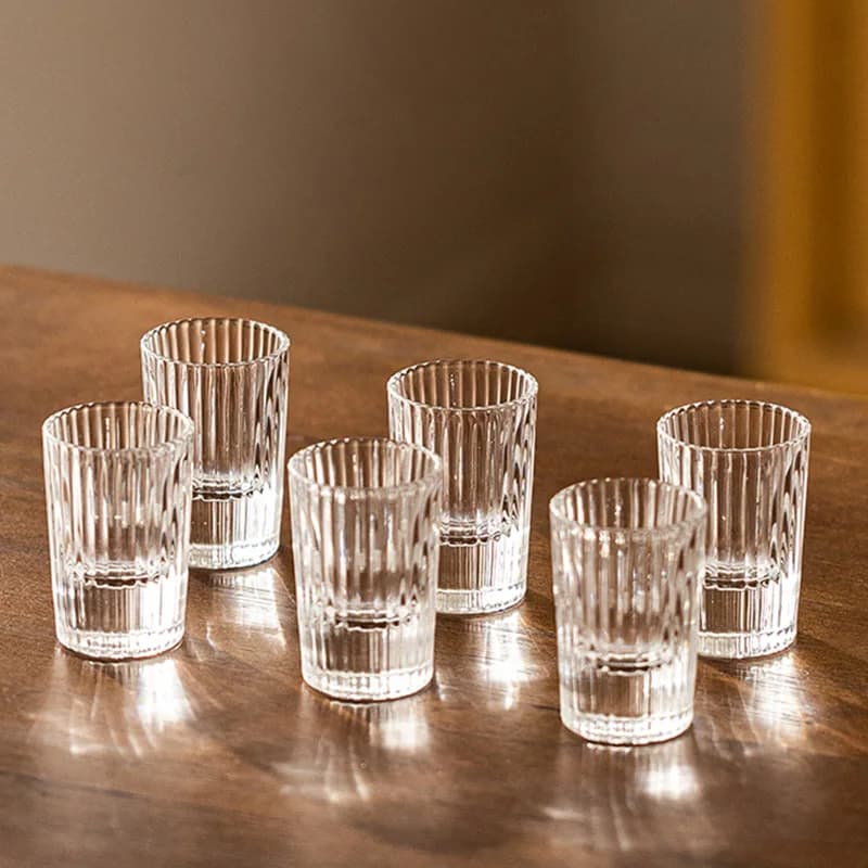 6 pezzi Set 20ml Bicchiere da vino estero a strisce Bicchiere da liquore di piccola capacità Bicchieri da vodka con brandy trasparente Bicchiere da vino specifico per bar per feste