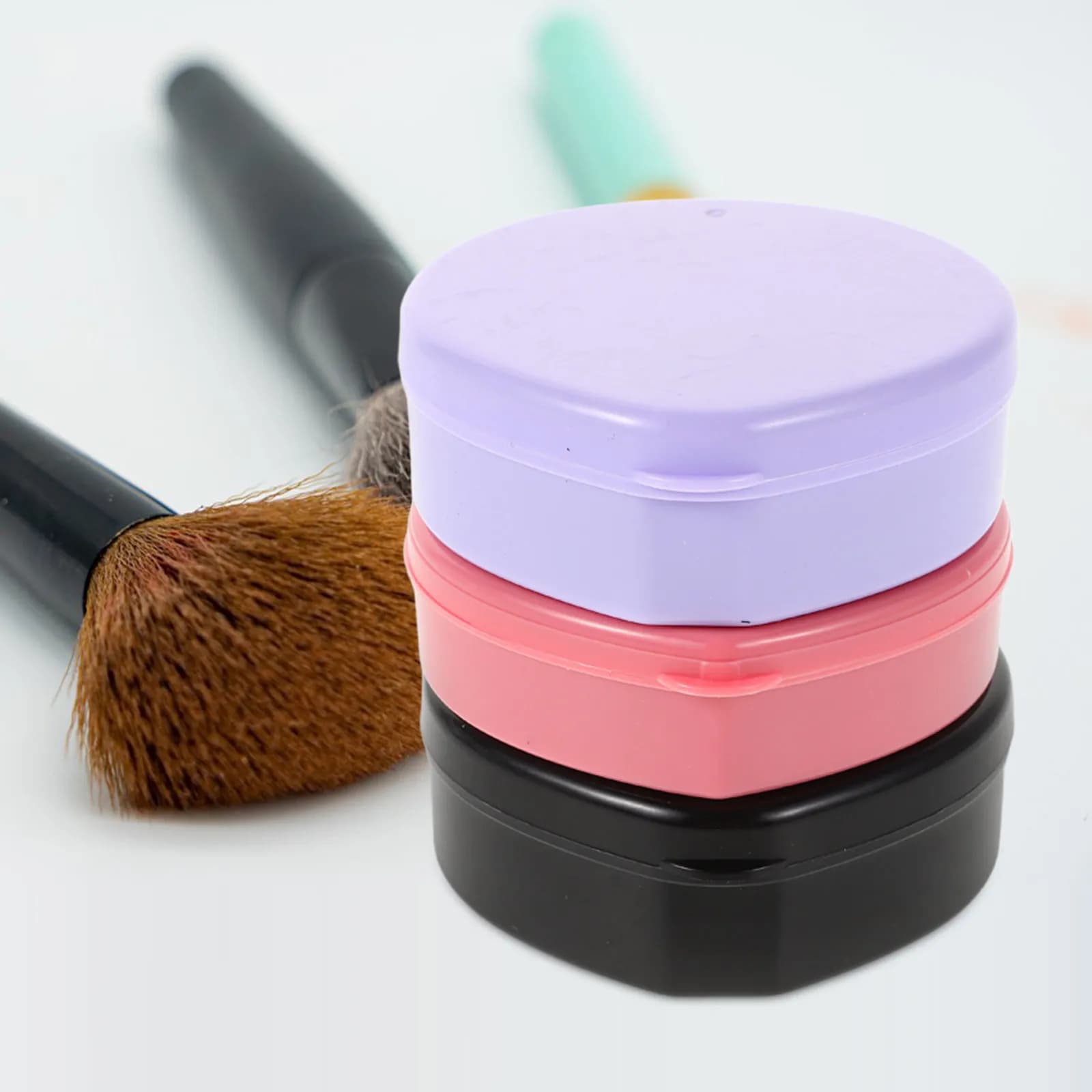 Set di 3 Eleganti Spugne per la Pulizia dei Pennelli da Trucco a Forma di Cuore, Strumento Integrato per Pulizia a Secco e Umido per Pennelli da Fondotinta e Ombretto, Pulizia Rapida