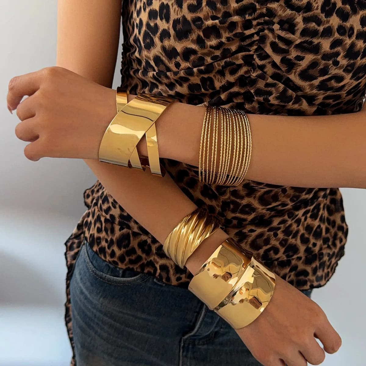 Exaggerated Heavy Metal Stainless Steel Cuff Bracelet Women's Fashion Gold Color Glossy Geometric Bracelets Bangle Wrist Jewelry