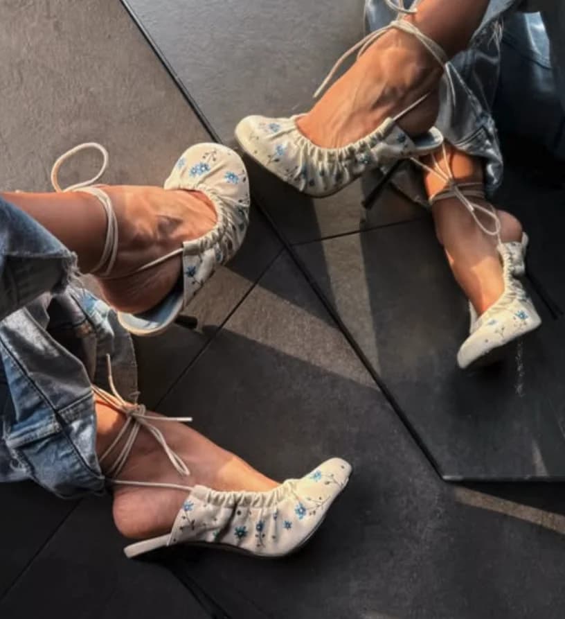 Sandali da donna 2026 nuovi, blu con fiori, punta tonda, in pelle, con lacci, tacchi alti sexy bianchi, scarpe da festa di lusso firmate, in offerta