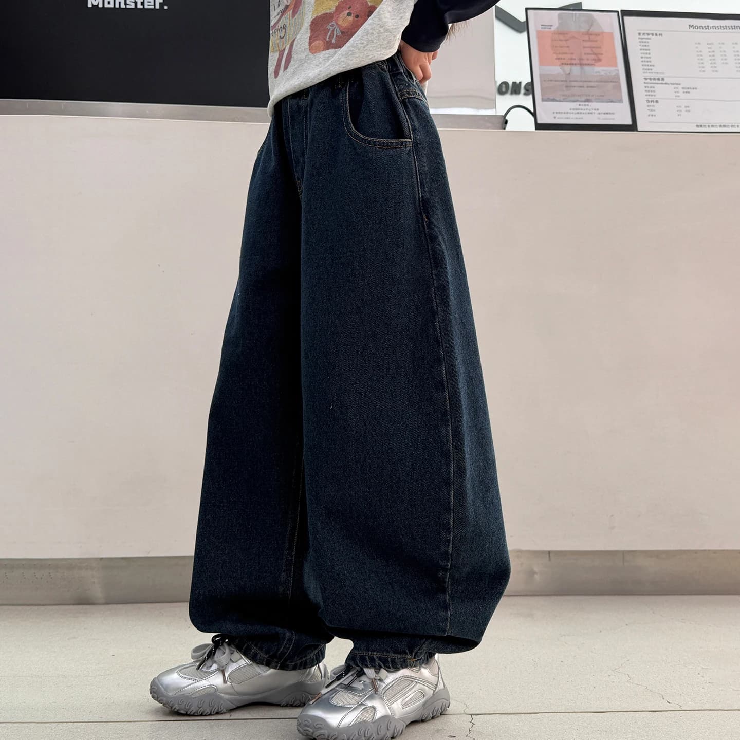Girls' pants Spring and Autumn Korean casual curved knife pants Big boys' jeans Girls' unique and beautiful spring clothes