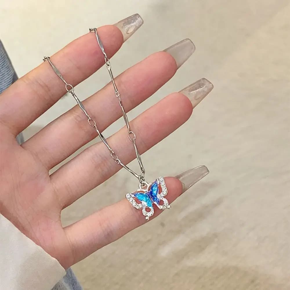 Collana Versatile con Farfalla in Cristallo e Zirconi, Catena per Clavicola dal Temperamento Dolce, Elegante Collana a Doppio Strato per Ragazze