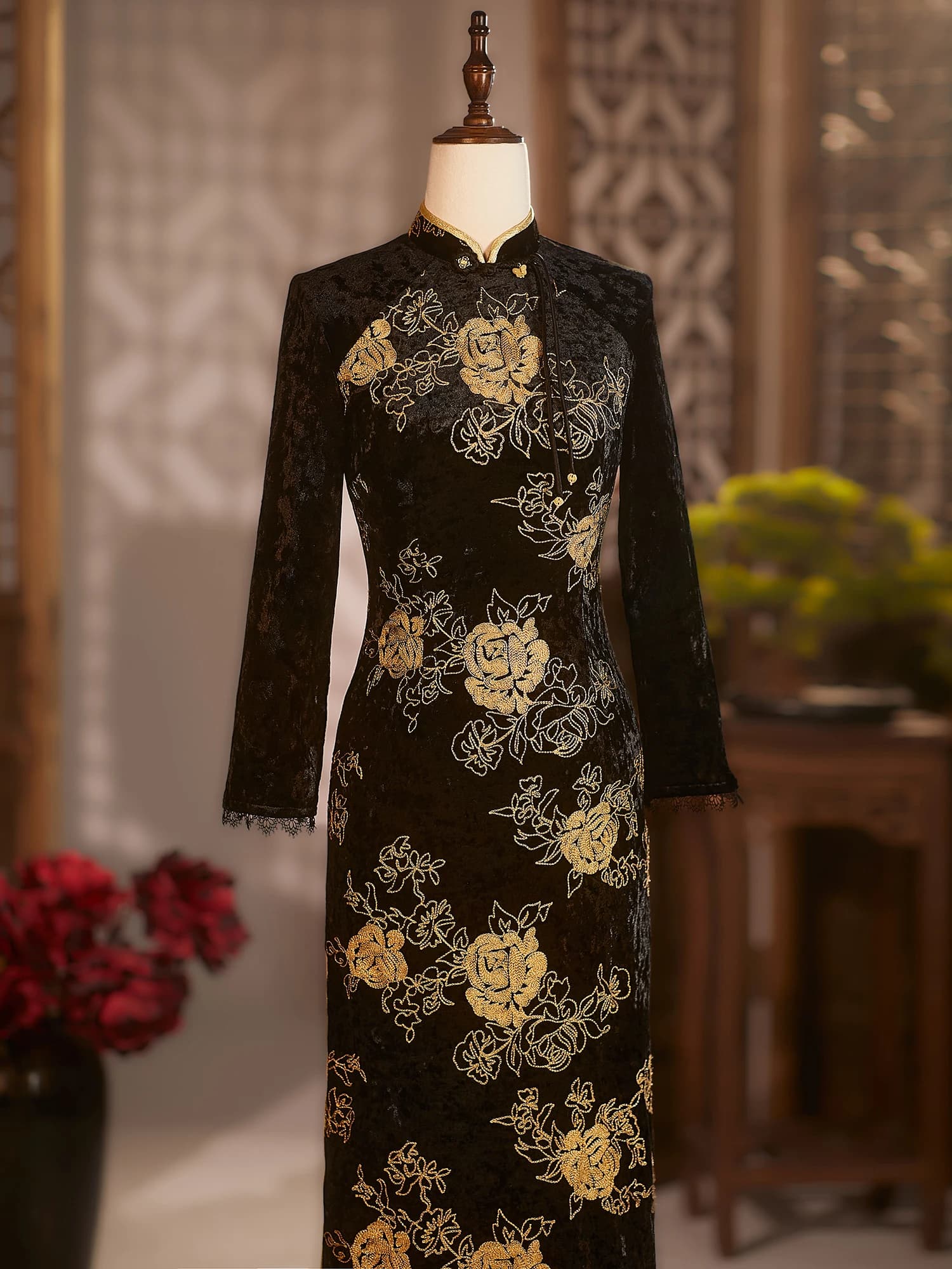 Black Velvet Long Sleeve Embroidered Dress New Chinese Style Winter Mommy Dress Velvet Lined Frock for Annual Dinner Party