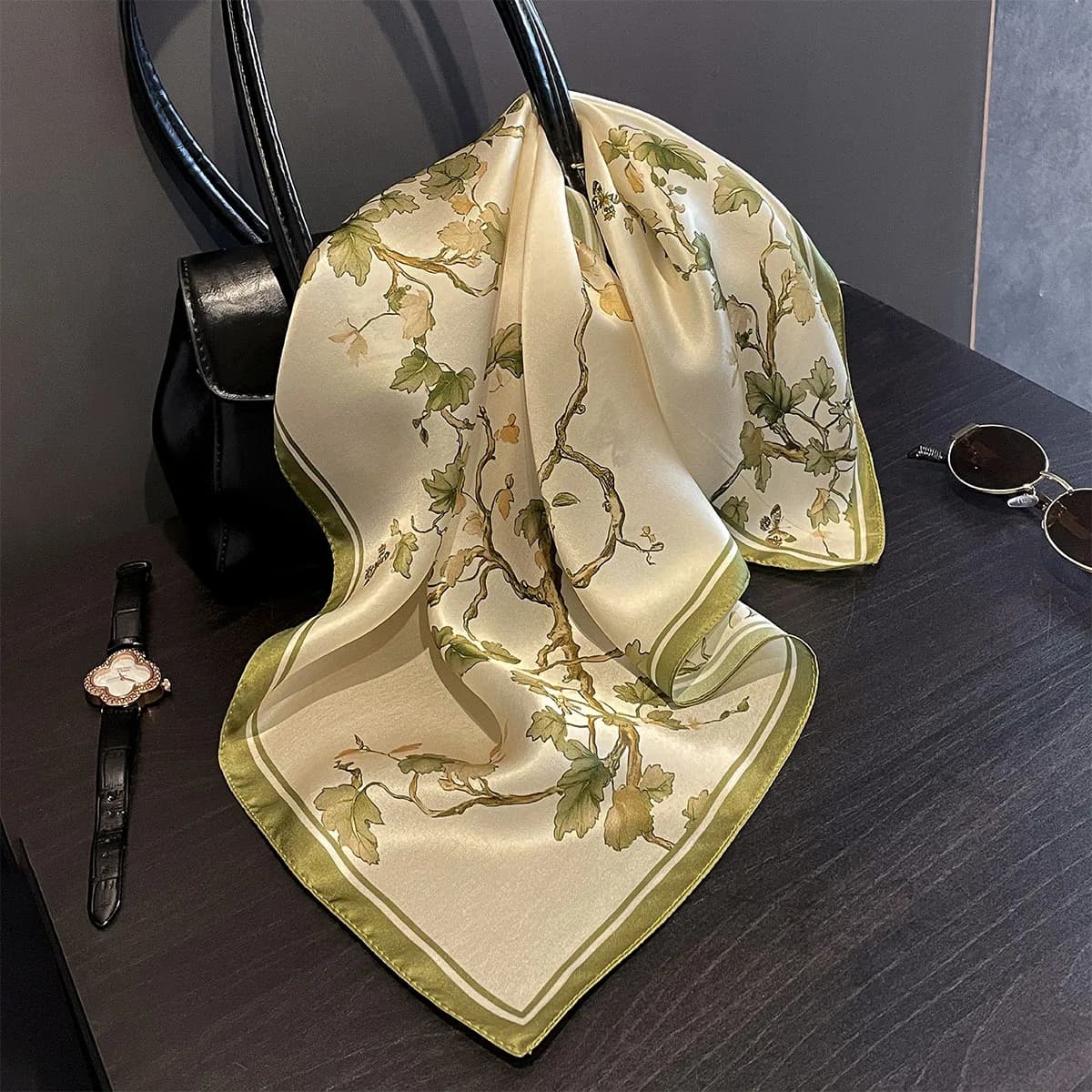 2025 Sciarpe di marca di lusso per le donne Scialle Stampa Raso di seta Sciarpa Hijab Bandana femminile 53 * 53 cm Scialli quadrati Sciarpe per le signore