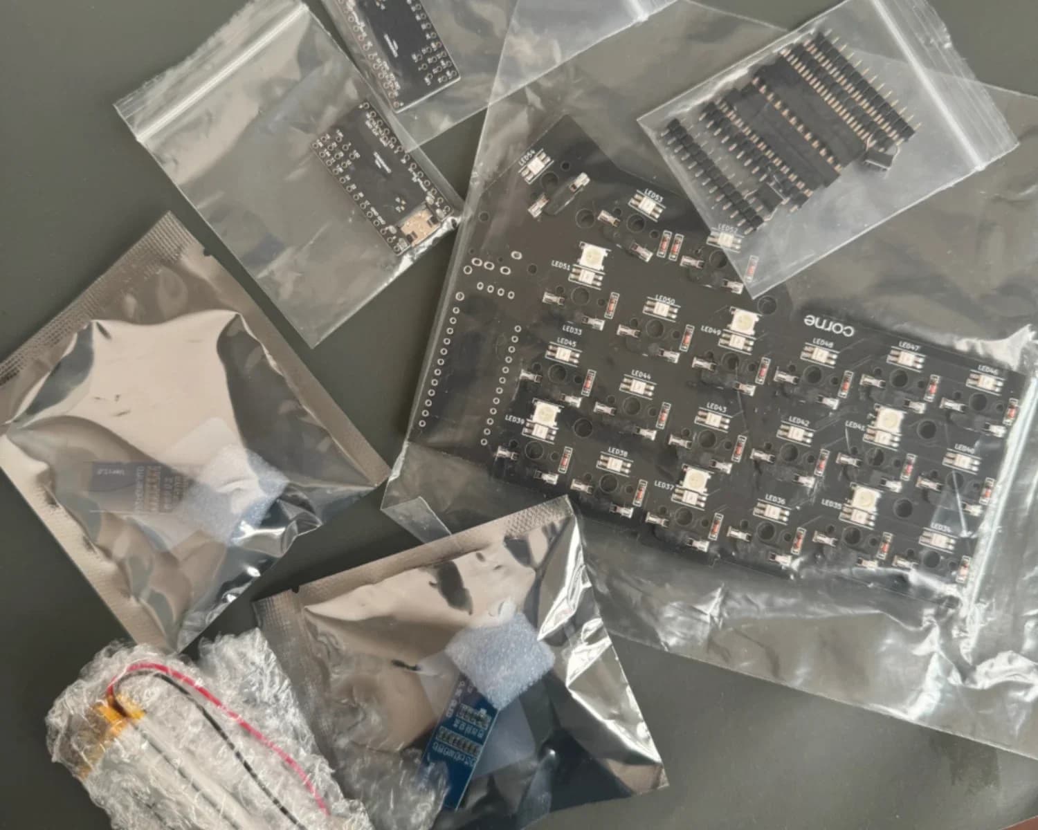 ECHOME Cornev3 Final MX Switch Tastiera divisa Materiali PCB Kit pacchetto Personalizzato Wireless RGB Corno Diviso Tastiera meccanica FAI DA TE