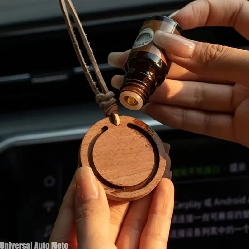 Cars Diffuser Wooden Hanging Decoration Elegant Car Hanging Aromatic Accessories Car and Home Essential Oil Diffuser Ornaments