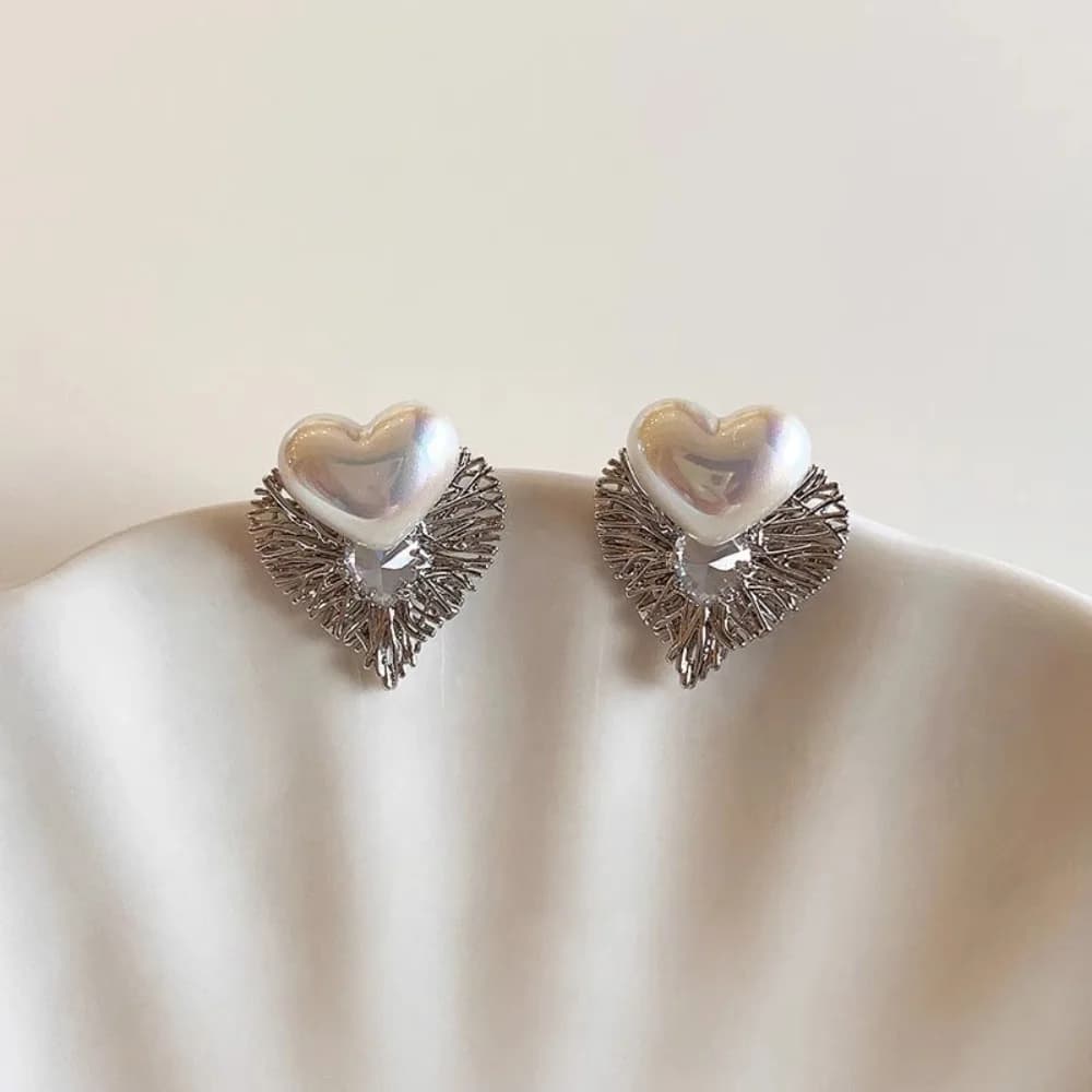 Fascino Temperamento Micro-intarsio Zircone Bianco Imitazione Perla Cuore Orecchini a bottone per le donne Gioielli firmati Due modi da indossare