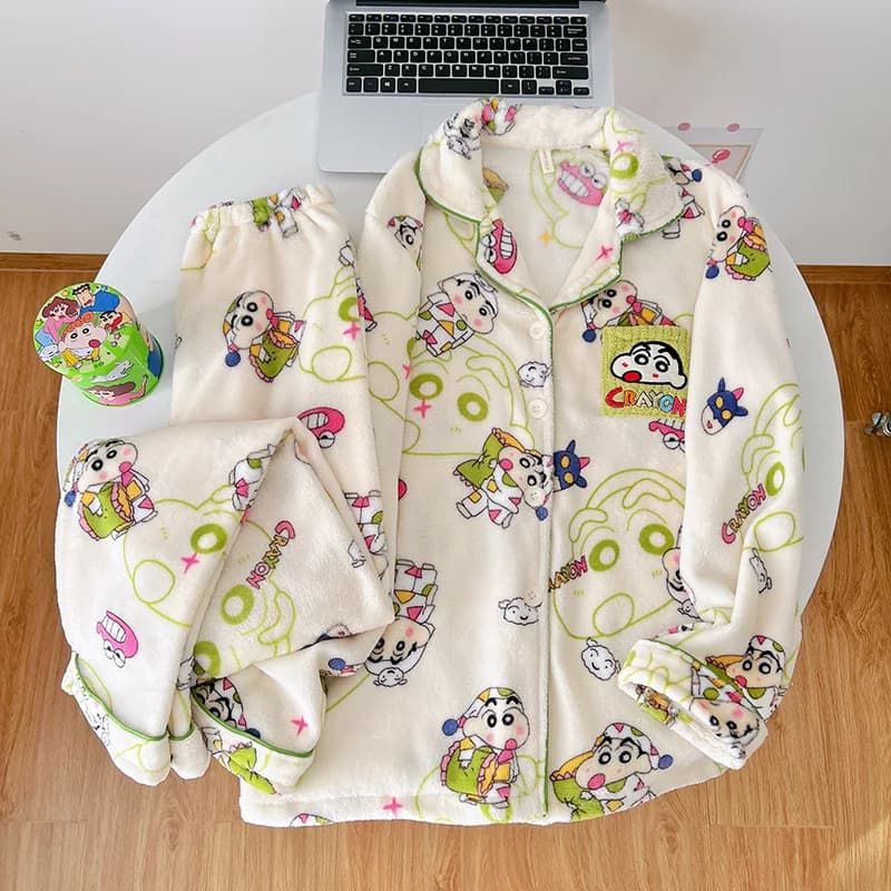 Set Pigiama in Peluche da Donna Anime Cartoon Crayon Shin-Chan, Maniche Lunghe e Pantaloni Lunghi, Dolce e Femminile, in Flanella Calda per l'Inverno