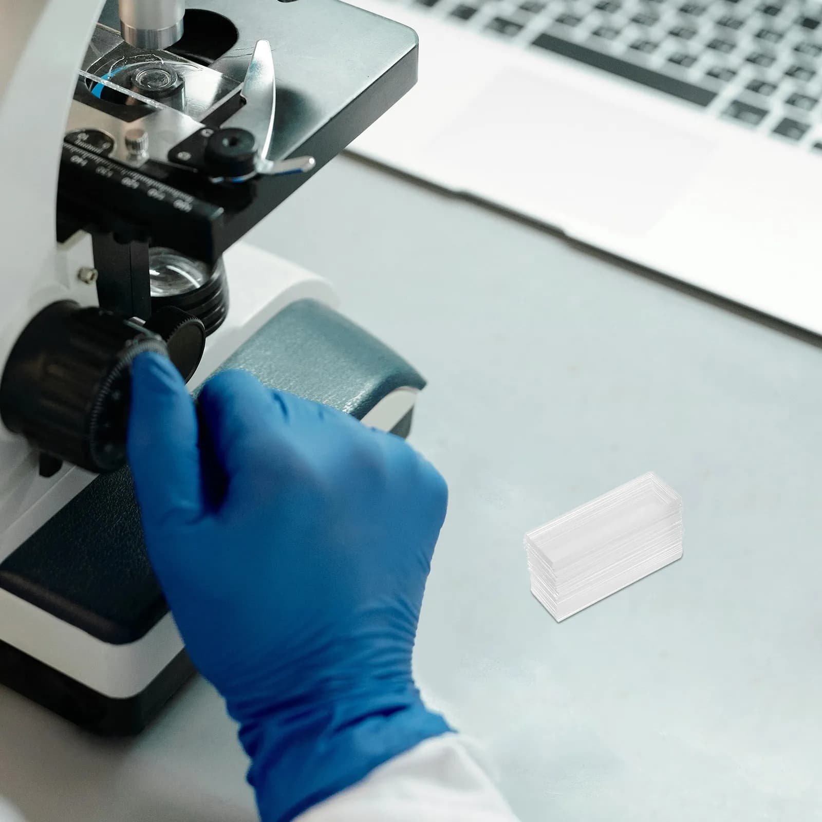 100 Pezzi di Vetrini per Microscopio ad Alta Trasparenza, Superficie Liscia Pre-Pulita per Ricerca Biologica, Studi di Laboratorio, Campioni in Vetro