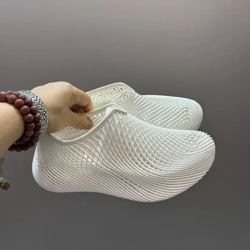 Nuovi sandali da indossare all'aperto in estate, scarpe traforate da uomo traspiranti e antiscivolo, scarpe sportive da uomo leggere e alla moda