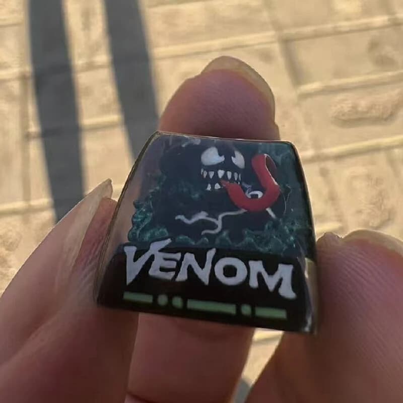 Poison Original Keycap Resina Trasmissione della luce Keycap Film Animazione a caratteri singoli Esc Decorazione per attacco tastiera meccanica