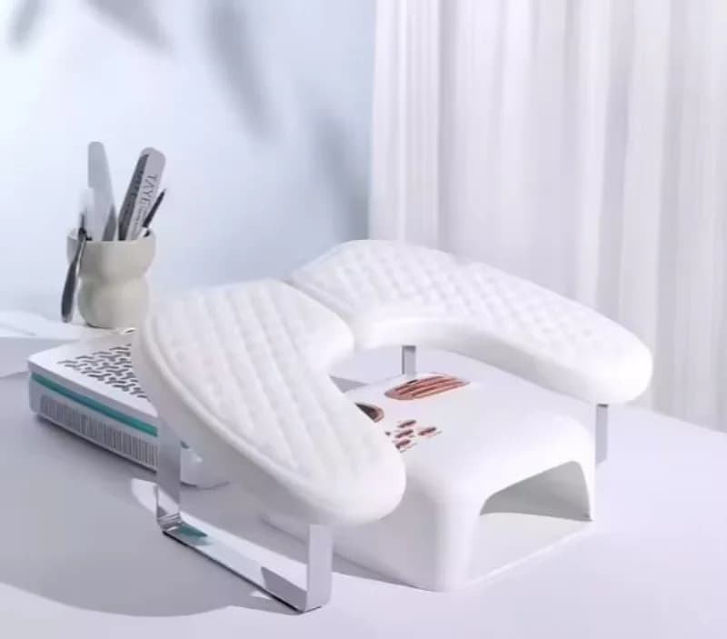 2025 Cuscinetto per bracciolo in pelle per tecnico delle unghie – Supporto in metallo con cuscino per mani e polso per strumenti per unghie delle gambe