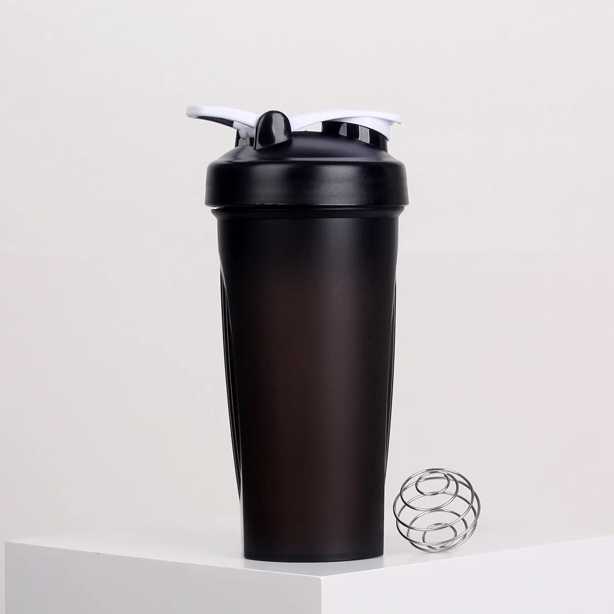 28 ounces Transport Ring Agitator - Graduated Cup for mixing protein powder, fitness cup, leak proof with handle for transport Sports Cup