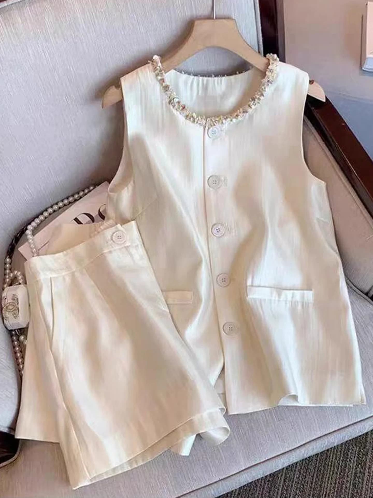 Summer 2026 Fashionable Sleeveless Commute Women's Two-Piece Set High-Quality Cotton round Neck Button-Up Top Shorts Ensemble