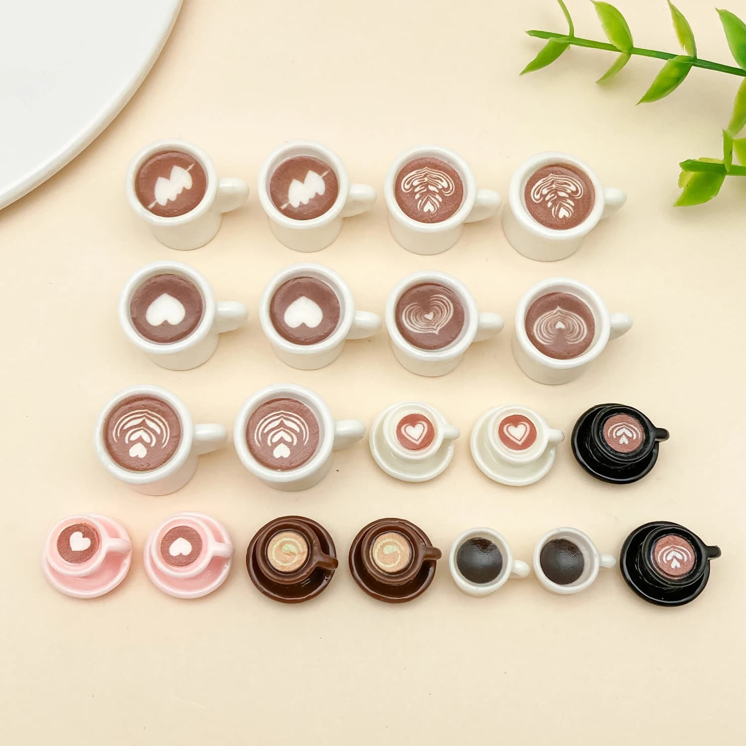 10/20 pz/lotto Carino Latte Art Tazza di Caffè Pendenti e Ciondoli 3D Resina Bere Tazza Pendenti per Orecchino Collana Portachiavi Creazione di Gioielli FAI DA TE