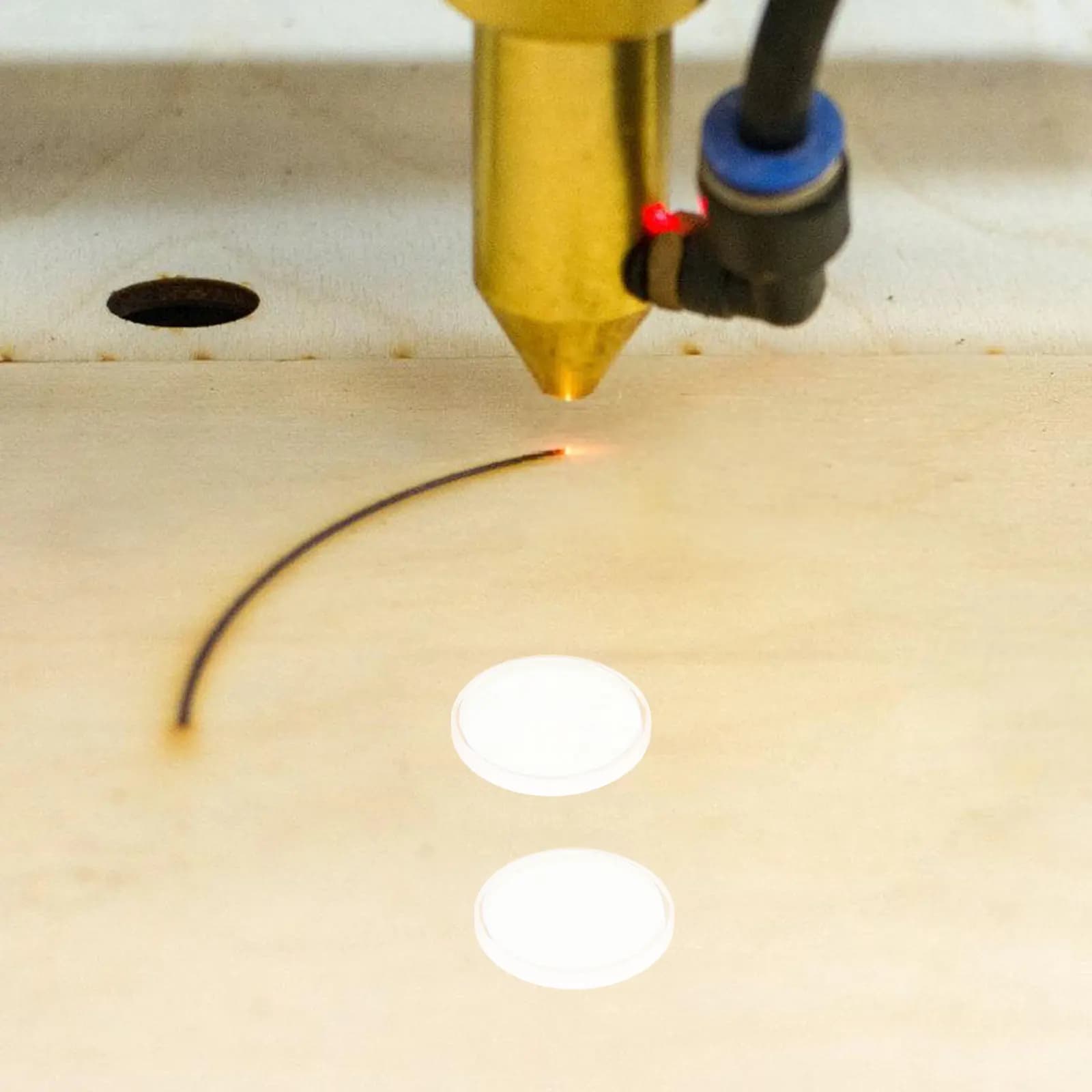 Clear Quartz Protective Lens for Round Shape Coated Surface Enhanced Transmittance Durability Laser Cutting Engraving