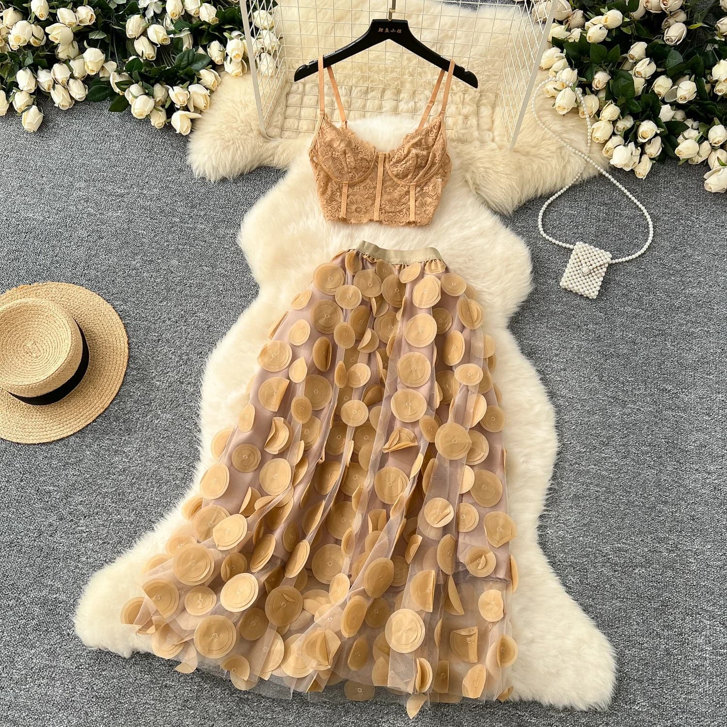Set da donna chic in due pezzi con spalle scoperte Camis Top a vita alta Gonna a rete tridimensionale a pois Abbigliamento estivo da strada