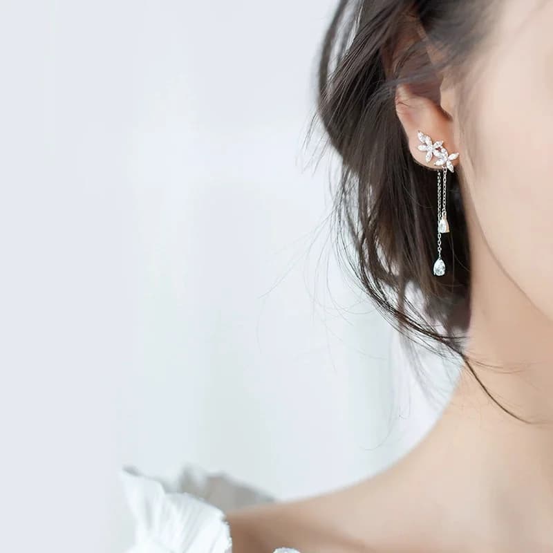 Orecchini di fiori di zirconi intarsiati con nappe alla moda placcate in argento estivo per le donne, nuovi accessori per orecchini di lusso leggeri e alla moda