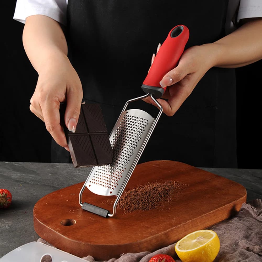 Grattugia per formaggio e zester al limone con coperchio protettivo Spazzola per pulizia Affettatrice per formaggio in acciaio inossidabile Gadget da cucina lavabile in lavastoviglie