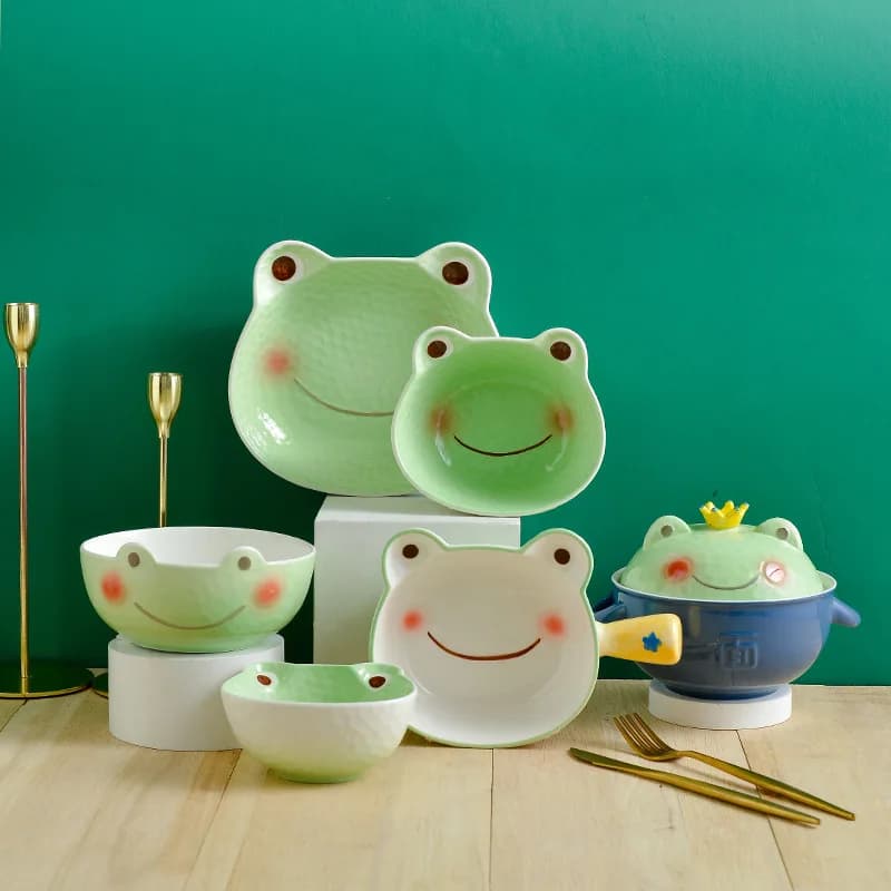 Set di ciotole e piatti in ceramica per bambini giapponesi, insalatiera con manico, ciotola per noodle rana, piatto da zuppa con coperchio, ciotola di riso per bambini