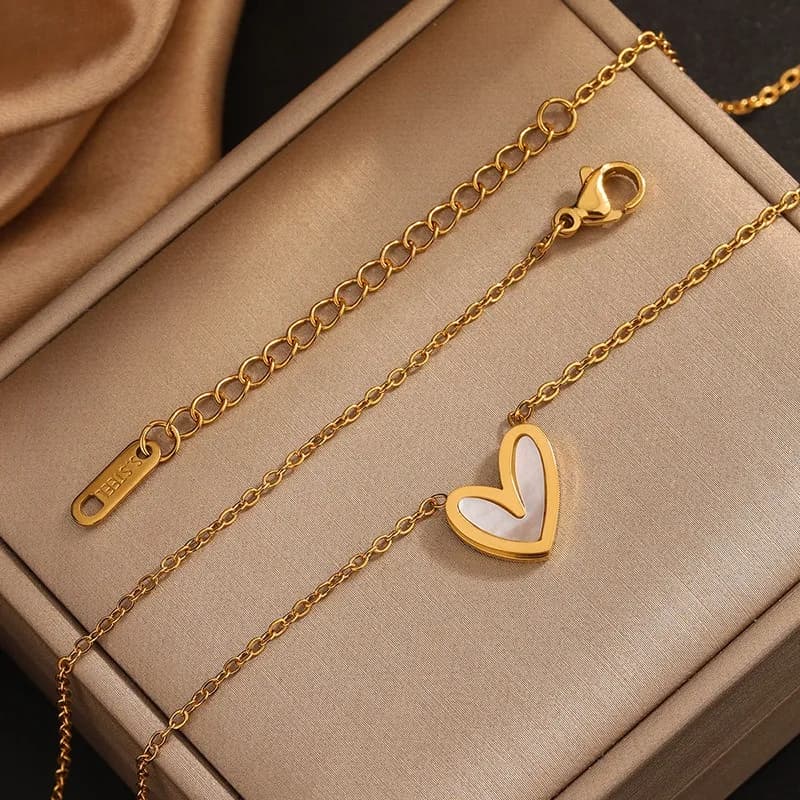 Set di Gioielli in Acciaio Inossidabile: Collana, Bracciale e Orecchini con Design a Cuore Placcato Oro