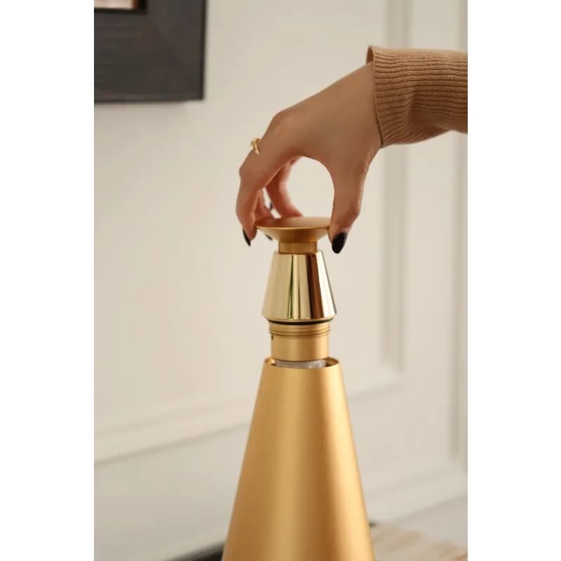 Manufacturer's New Design Smart Home Tabletop Electric Air Purifier Waterless House Perfume Diffuser for Household Use