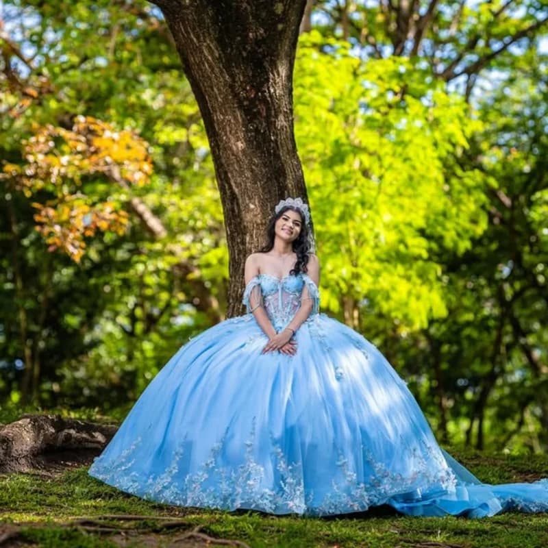 Abiti Quinceanera blu cielo personalizzati con spalle scoperte applique fiore 3D pizzo coda lunga fiocco grande Vestido 15 Quinceanera