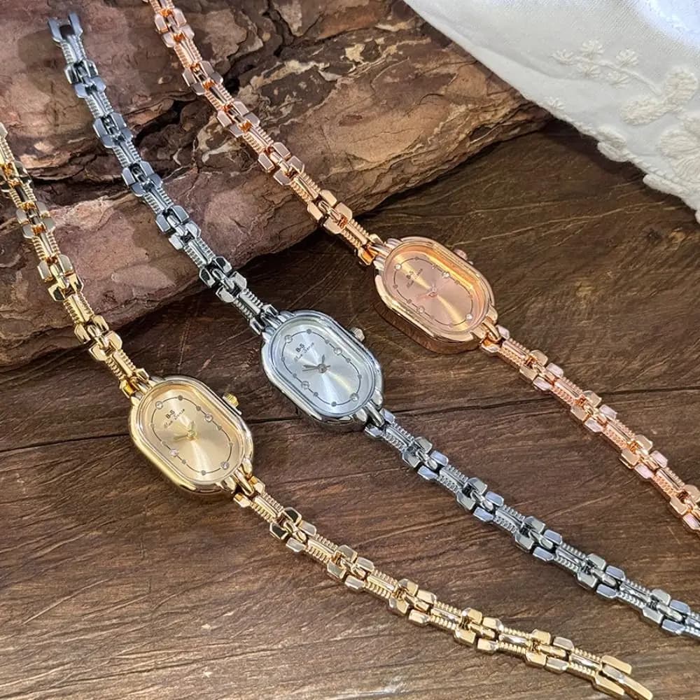 Orologio da Donna al Quarzo con Strass, Minimalista, con Bracciale Sottile Regolabile, Quadrante Ovale in Lega, Versatile