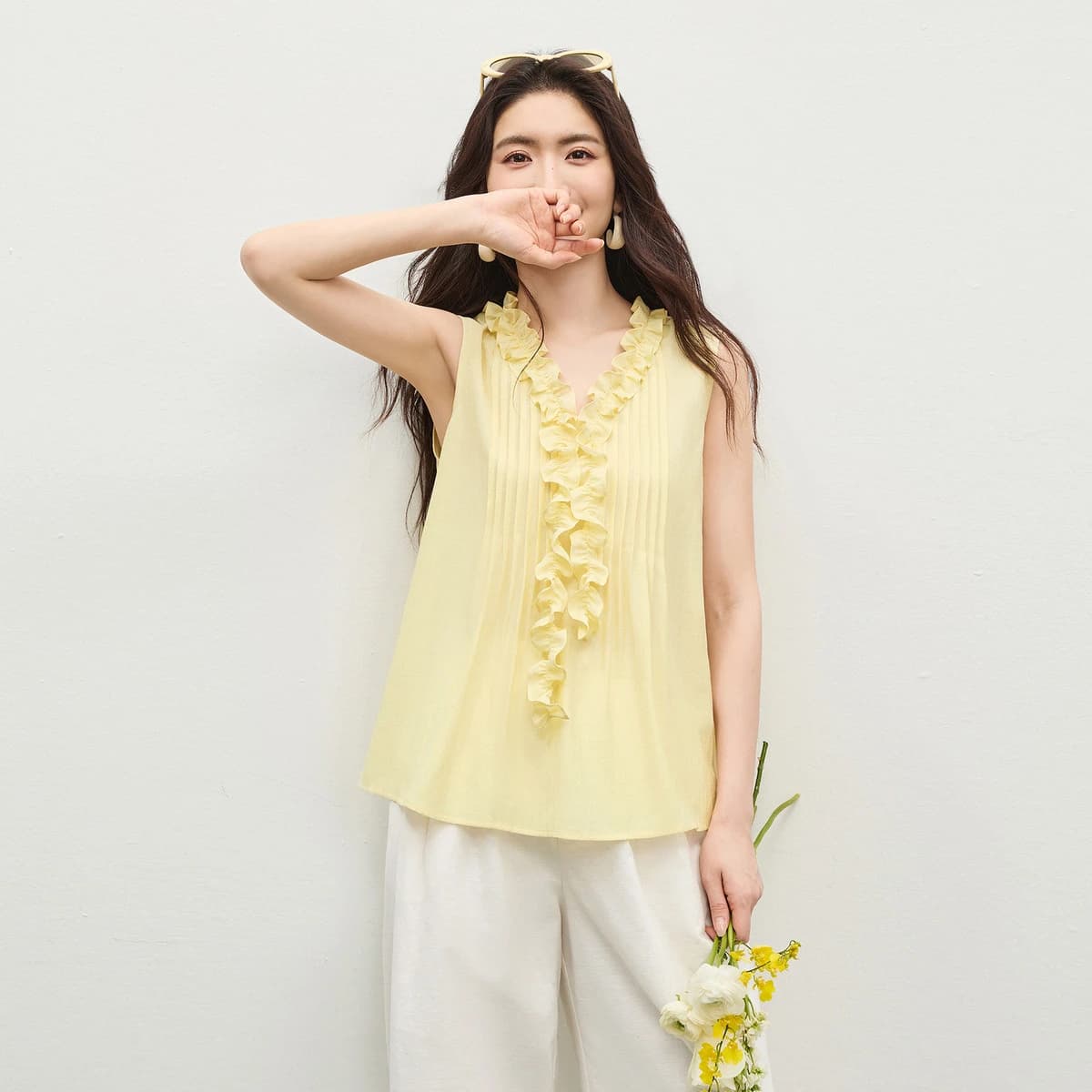 Camicetta Gialla da Donna SENTUBILA con Scollo a V in Chiffon, Elegante Design con Volant e Pieghe, Senza Maniche, Casual, Estate 2026 - 162VA6380