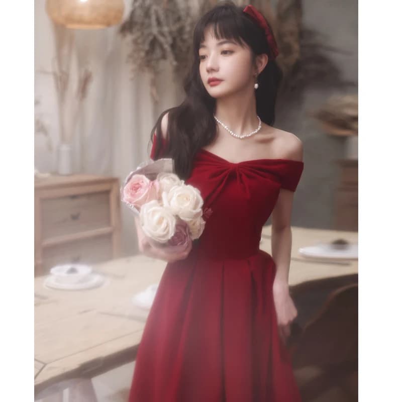 Abito da sposa rosso monospalla per la nuova sposa, gonna a trapezio snellente, versione coreana, con cintura a vita media, per celebrazioni nuziali