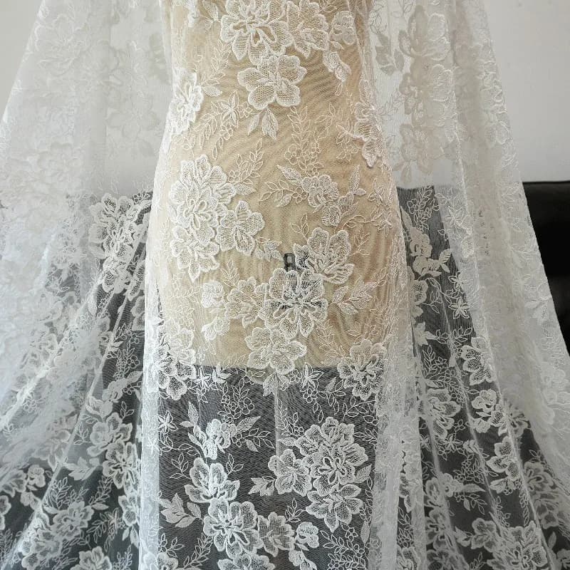 Nuovo abito cheongsam in pizzo laser di alta gamma, copricapo da sposa, decorazione per sfondo, accessori fai da te e accessori vari.