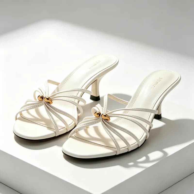 Sandali da Donna con Tacco Medio e Fascia Sottile Bianca, Sexy con Punta Aperta, Decorati con Metallo, Tacco Sottile