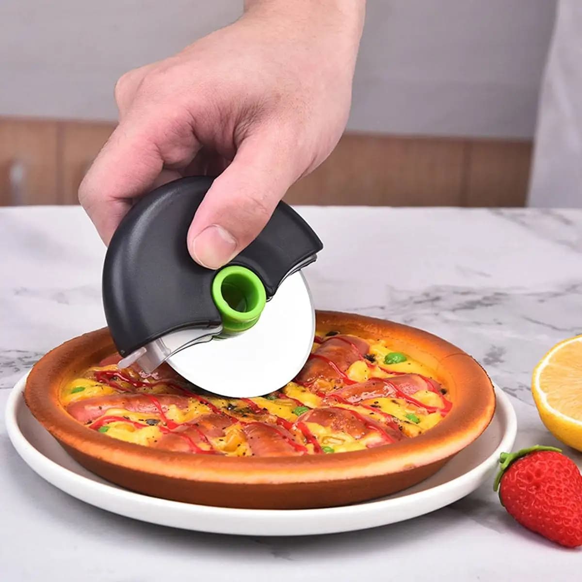 1 Randomly Colored Circular Roller Pizza Knife, Kitchen Baking Tool, Pizza Knife with Protective Cover