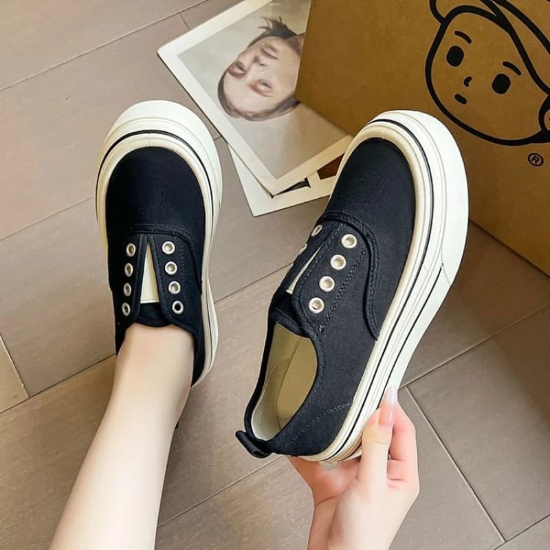 Women's White Thick Sole Canvas Slip On Shoes 2025 Seasonal Lightweight Breathable Casual Footwear All Purpose Versatile