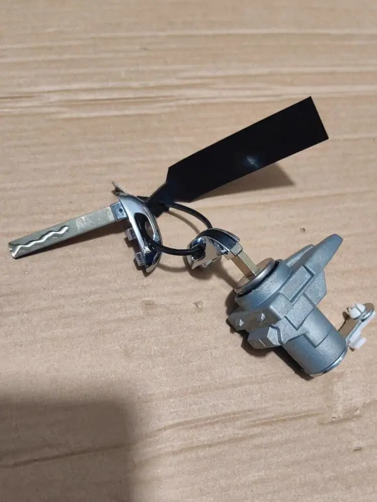 to SAIC Maxus G10 One-Key Start Smart Key Lock Cylinder Lock Core Door Lock.