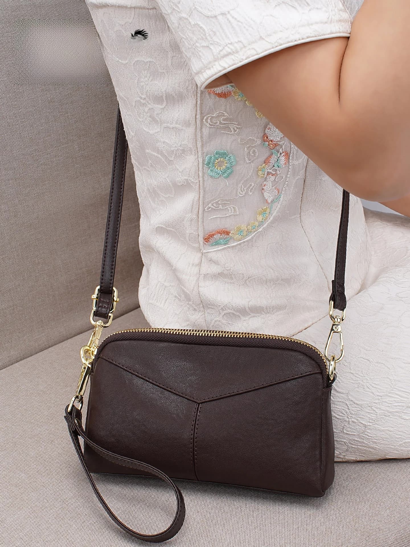 Tanned Leather Crossbody Small Bag Women's Faionable Middle-aged Mom Bag Multi-functional Wallet Soft Zipper Closure Casual
