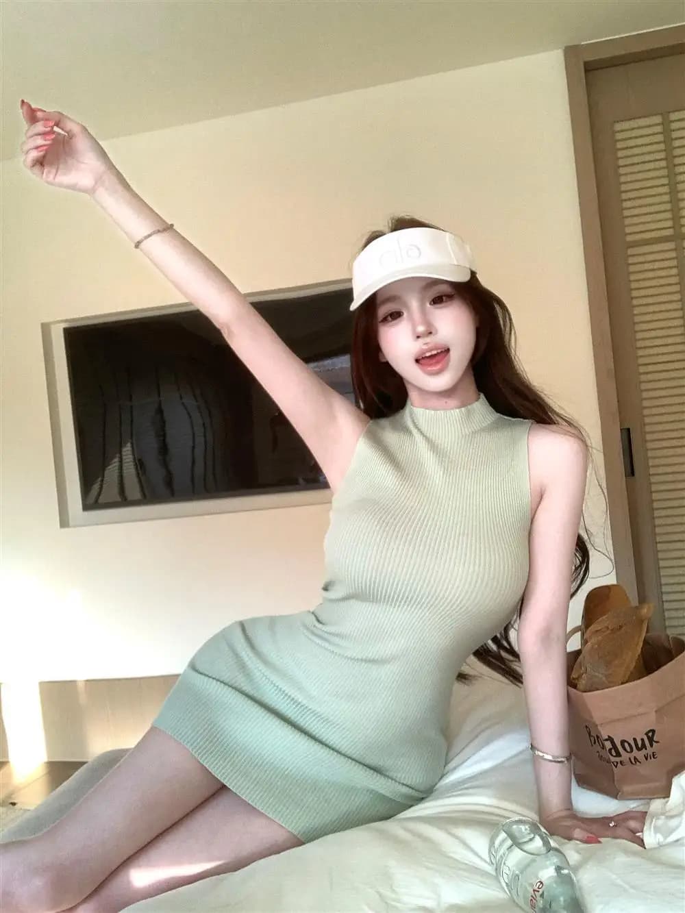 Abito Estivo da Donna in Maglia Verde Menta con Collo Mezzo Alto Senza Maniche, Vestito Aderente a Vita Stretta e Gonna Corta