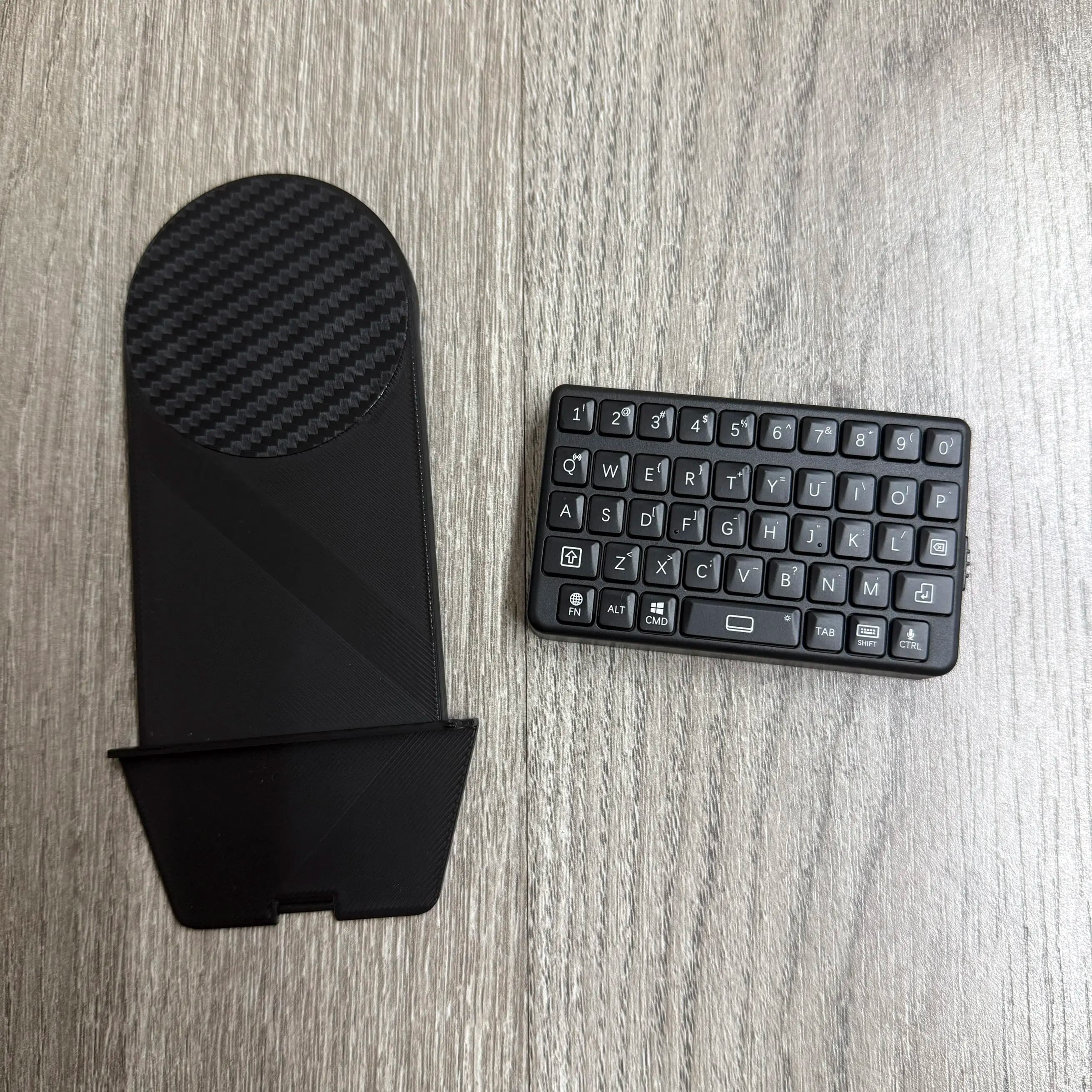MagSafe Magnetic Mini Keyboard Bluetooth Mobile Phone Keyboard Customized for IPhone 12-17 BlackBerry 3D Printing Backboard DIY