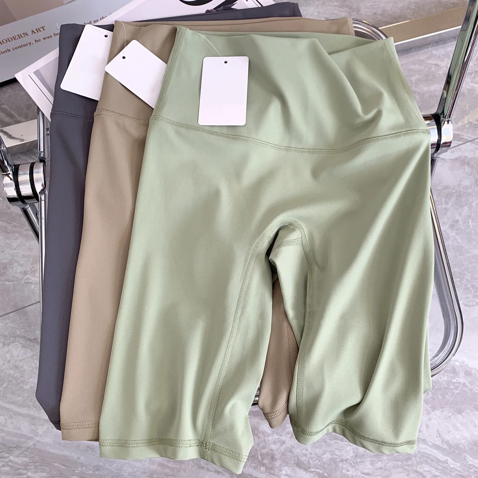 Pantaloncini da yoga estivi Collant elastici e traspiranti Leggings Sport ad asciugatura rapida Fitness Yoga Ciclismo Pantaloncini da palestra atletici