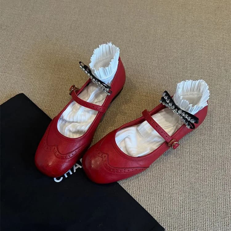 Scarpe basse da donna intagliate in bloch Scarpe da donna stile Mary Jane con una sola fibbia Mocassini con bocca superficiale Comodi alla moda