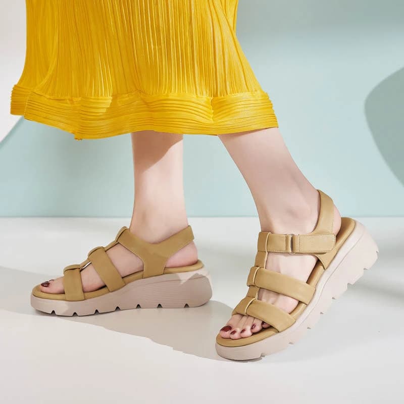 Nuovo 2025 primavera ed estate casual suola comoda di grandi dimensioni comodi semplici sandali con suola spessa scarpe romane toppa in velcro