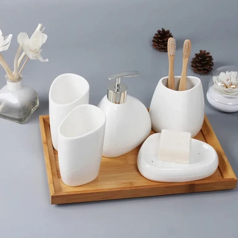 Set da bagno in ceramica: dispenser di sapone, portaspazzolino, bicchiere, portasapone e batuffolo di cotone per uso in aromaterapia