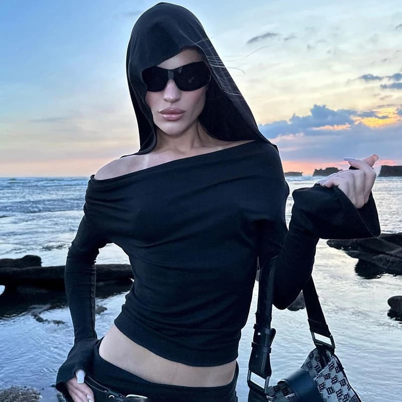 Nuova Collezione Primavera-Autunno: T-Shirt Elegante Stile Maturo con Scollo a V Profondo, Cappuccio e Maniche a Campana, Stile Y2K Wasteland, Top in Stile Gotico Scuro per Donna