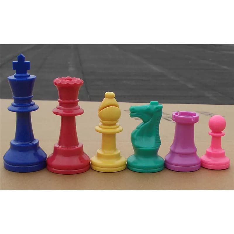 Pezzi degli scacchi in plastica colorata 17 pezzi Mezzo set degli scacchi King Altezza 97 mm Gioco degli scacchi Scacchi medievali standard per giochi di viaggio I201