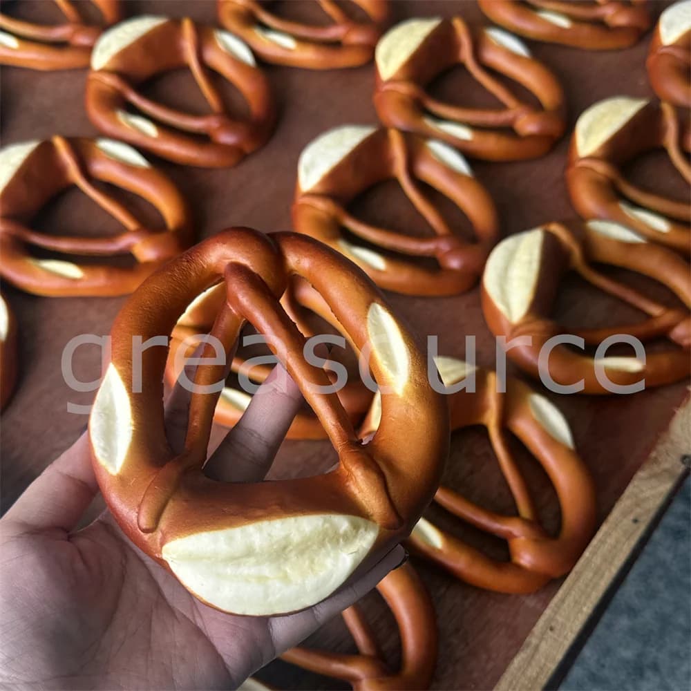 Pretzel Pane Arco Forma Lievito Sale Burro SmoothStrip Nodo Corda Liofilizzare Impastare Croce Panetteria Modello Display Carino Finto Cibo AMSR Prop