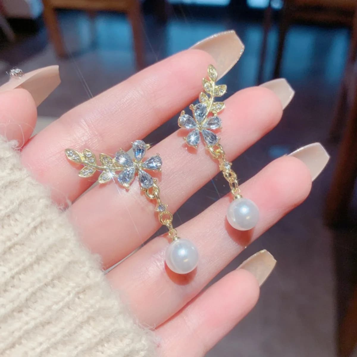Fashion Crystal Rhinestones Leaf Drop Earrings for Women Elegant Imitation Pearl Dangle Earrings Sweet Wedding Party Jewelry