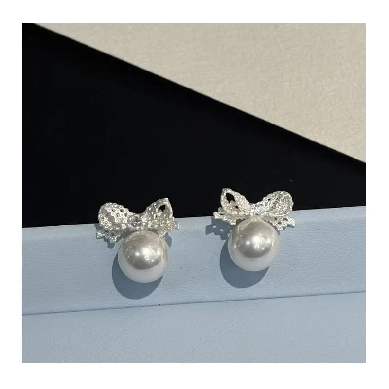 French Gentle Zirconium Hollow Lace Bow Pearl Earrings Women's Exquisite Light Luxury Niche Unique Stud Earrings