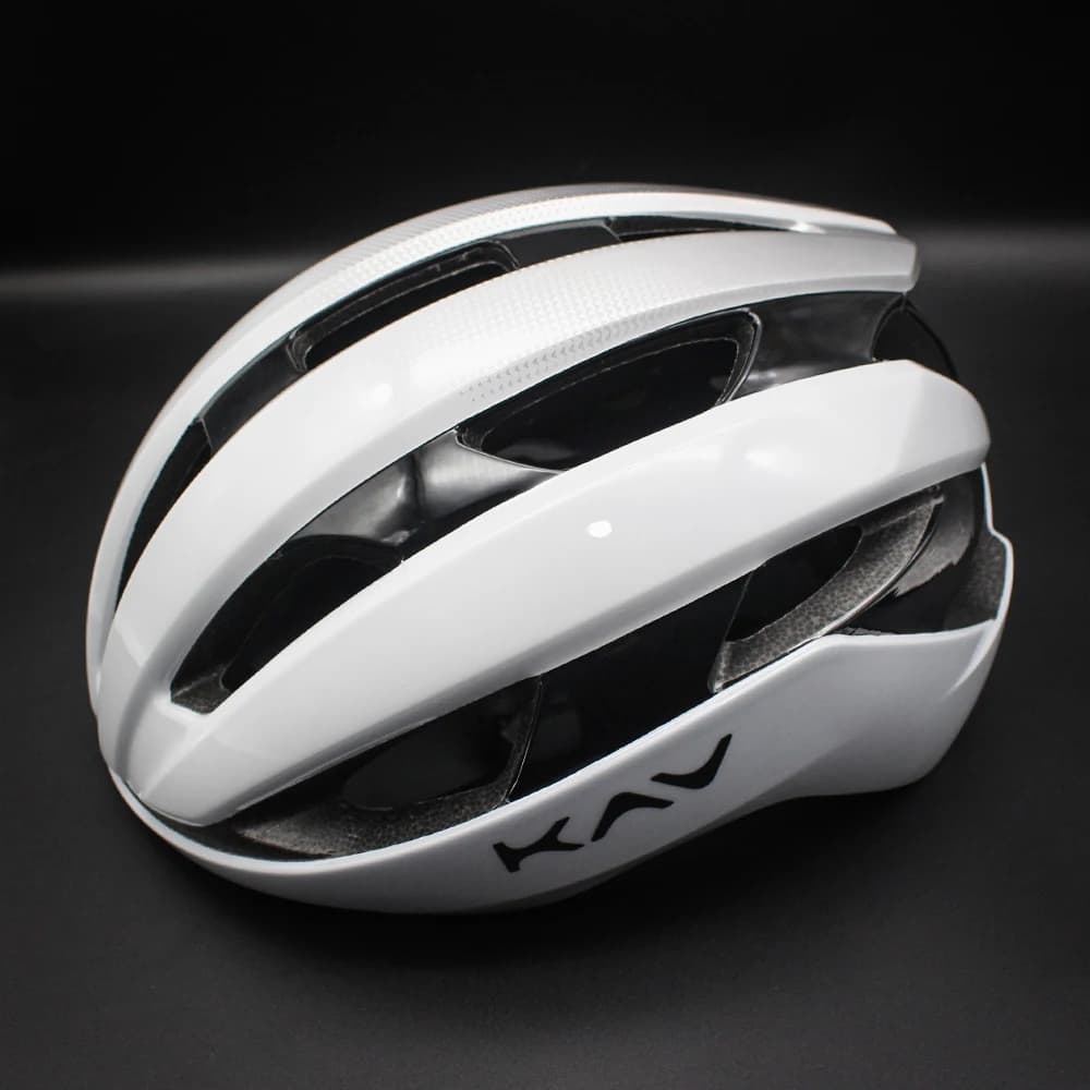 Casco da ciclismo montuoso per sport all'aria aperta Casco da donna per uomo Casco da bicicletta ultraleggero per sicurezza stradale modellato integralmente