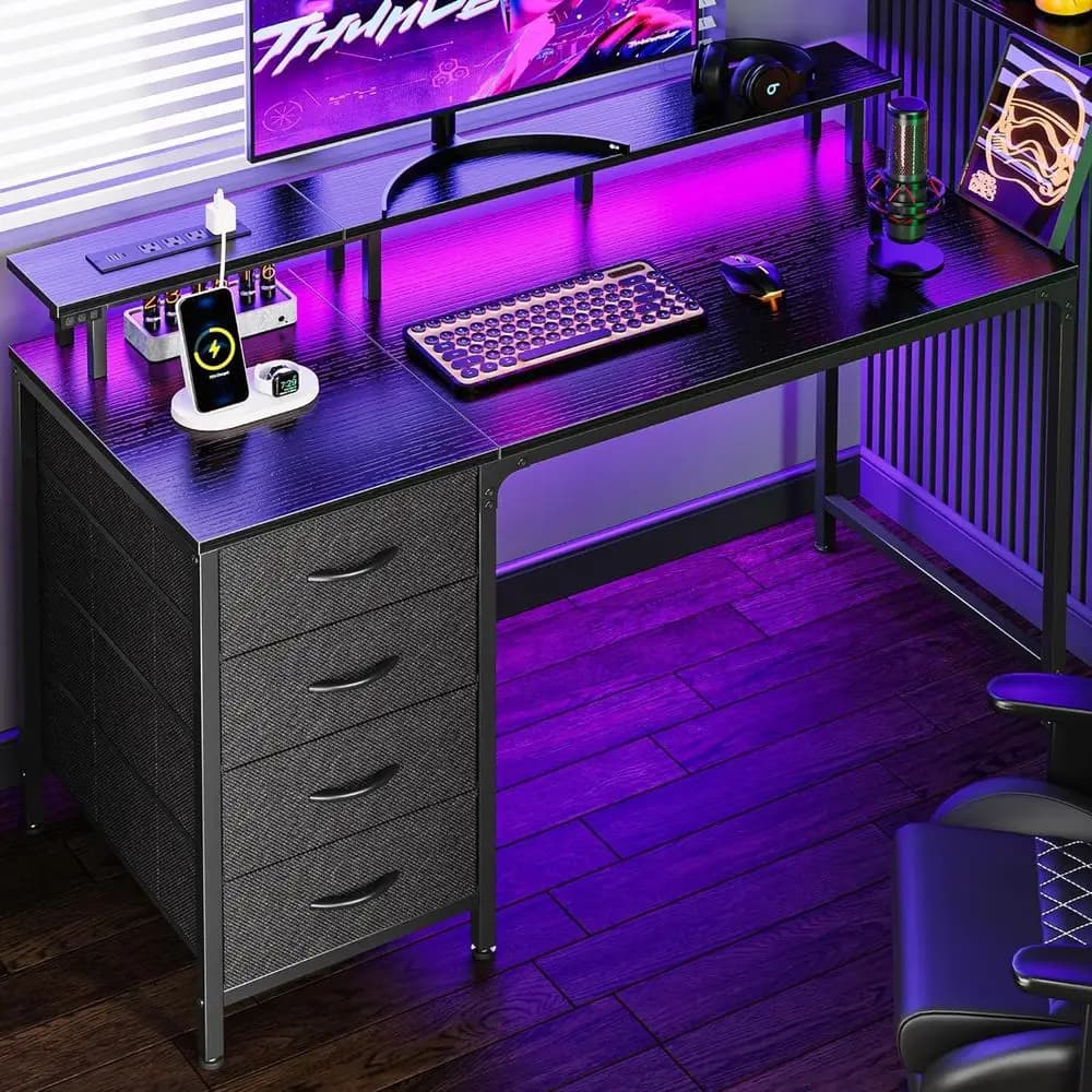 Scrivania da Gaming con 47 LED, Prese di Corrente, 4 Cassetti, Supporto Monitor, Ideale per Ufficio Domestico, Compatta Nera