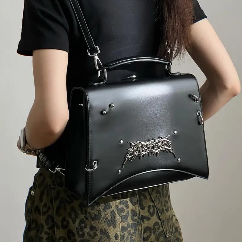 Nuovo Design originale con zaino con rivetti di fascia alta per donna borsa da donna Cool Hip-hop personalizzata moda europea e americana